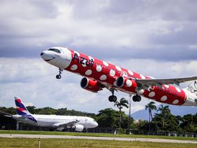 aviões da azul e latam no aeroporto de Fortaleza