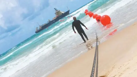 Foto que contém cabo submarino