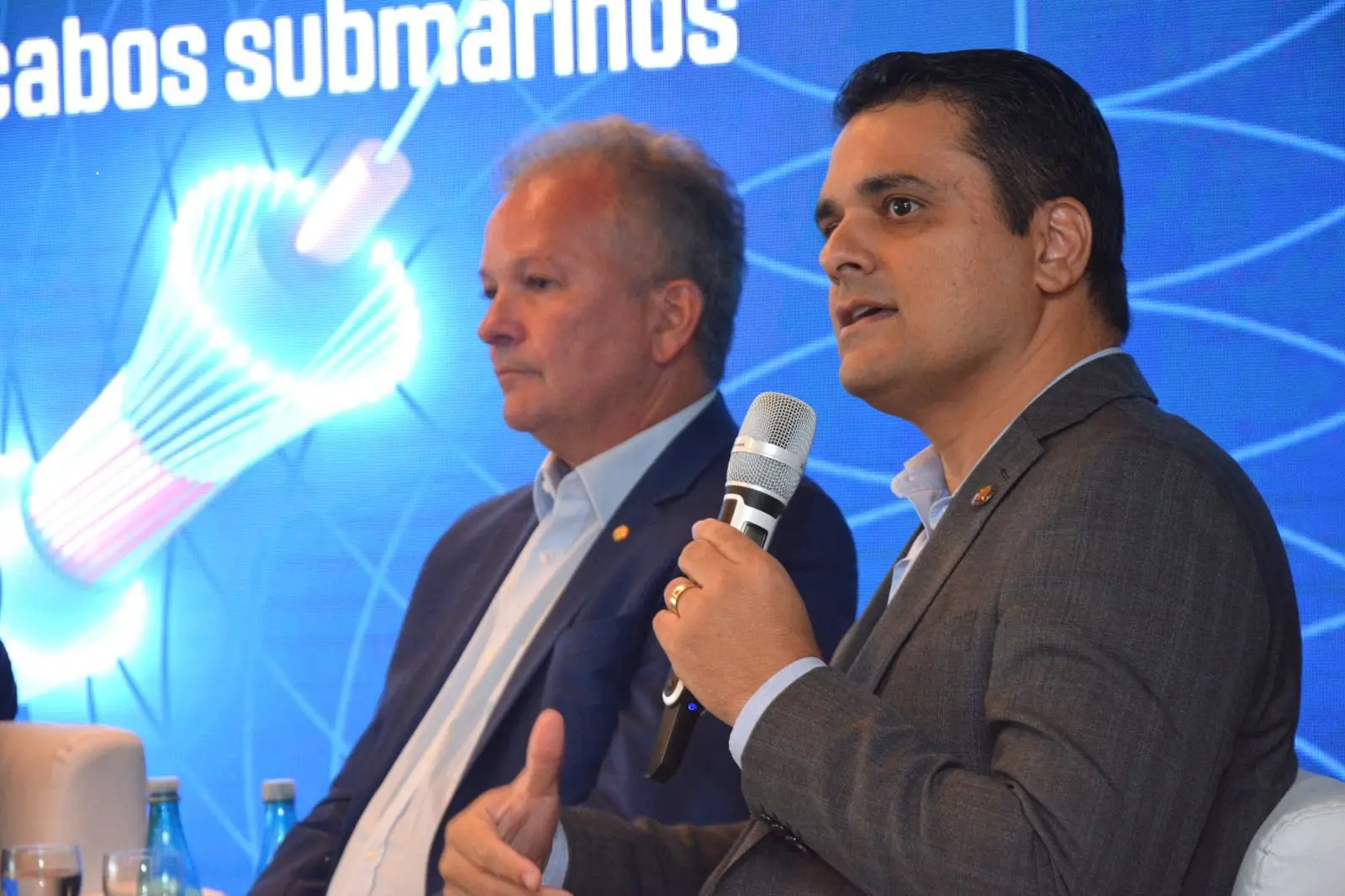 vereador Gardel Rolim ao lado do deputado André Figueiredo