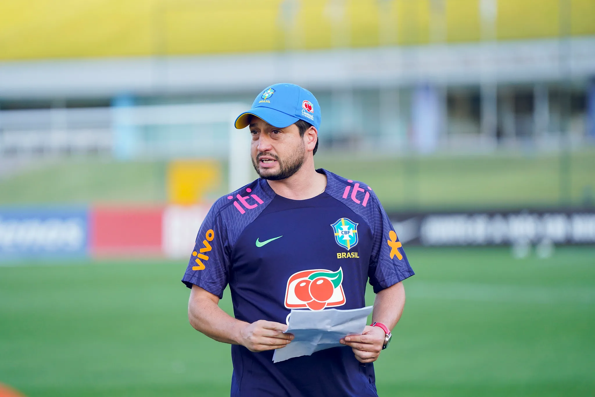 Arthur Elias comandou seus primeiros treinamentos na Seleção Brasileira feminina.