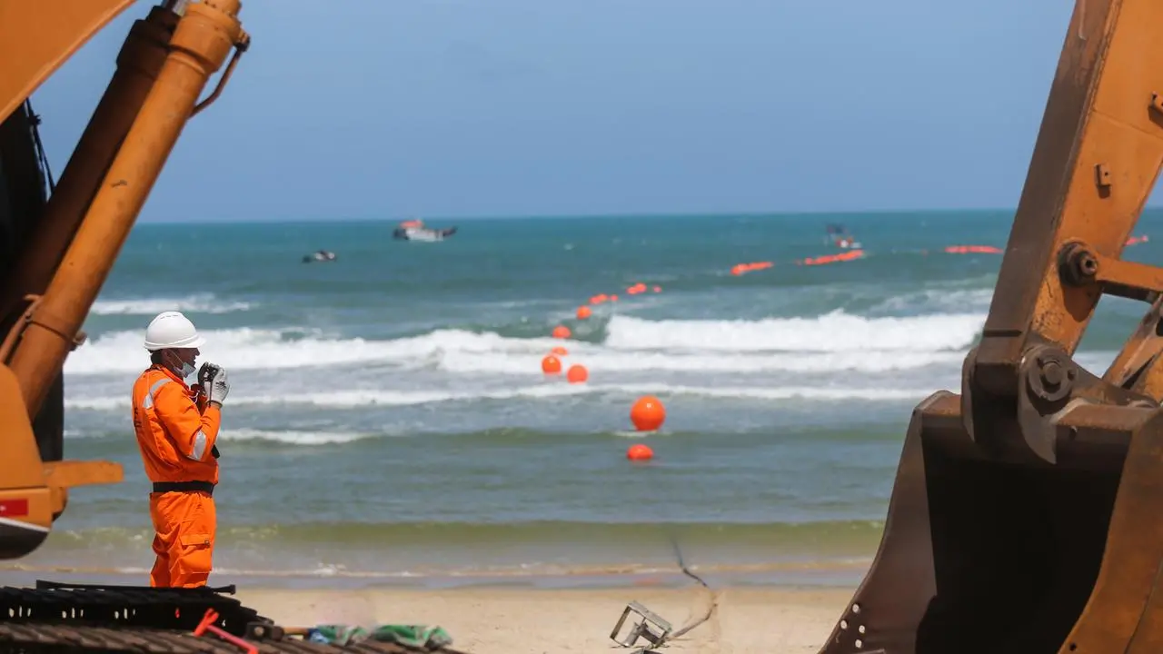 Foto que contém cabos submarinos