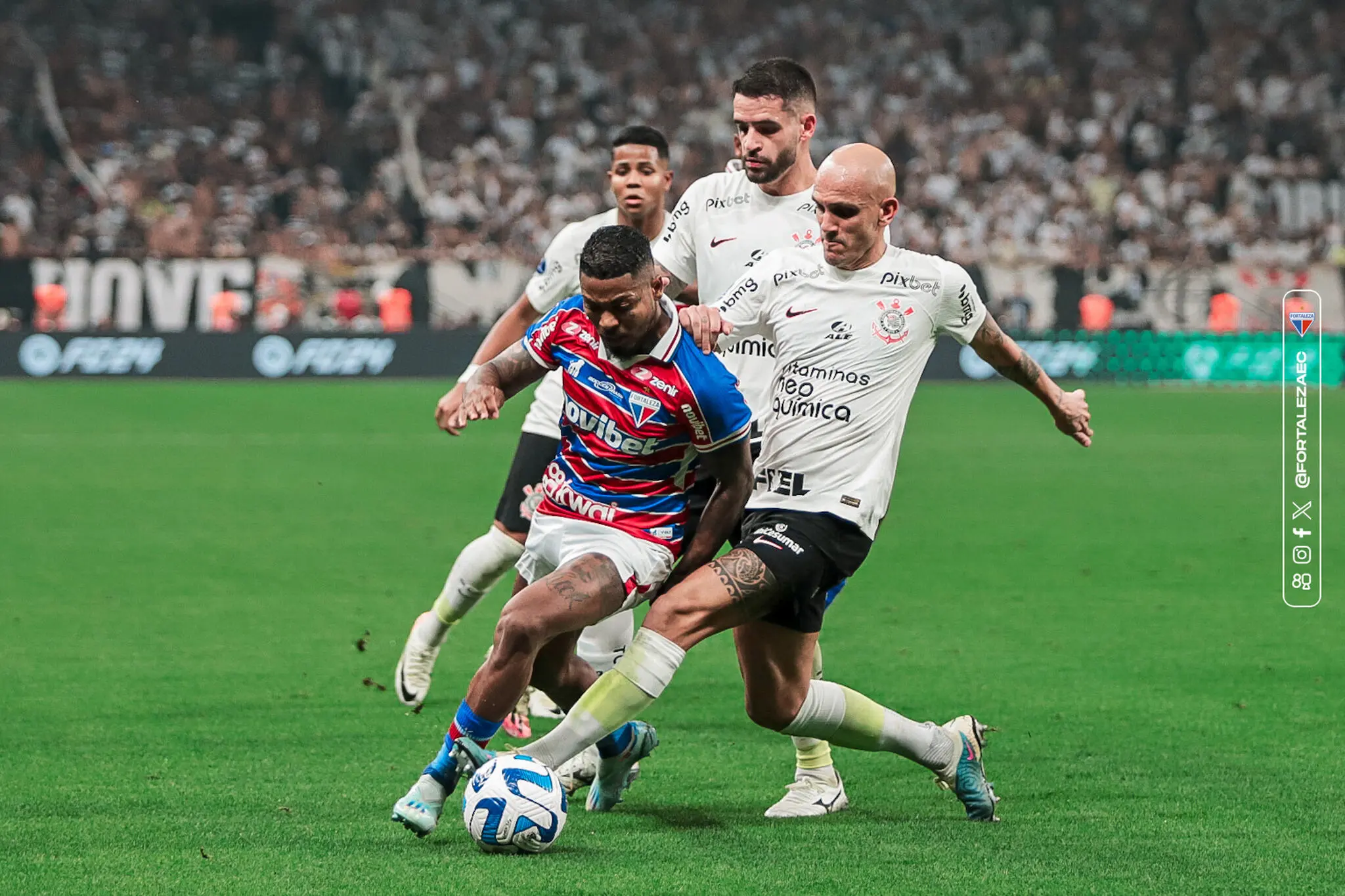 Marinho em ação contra o Corinthians