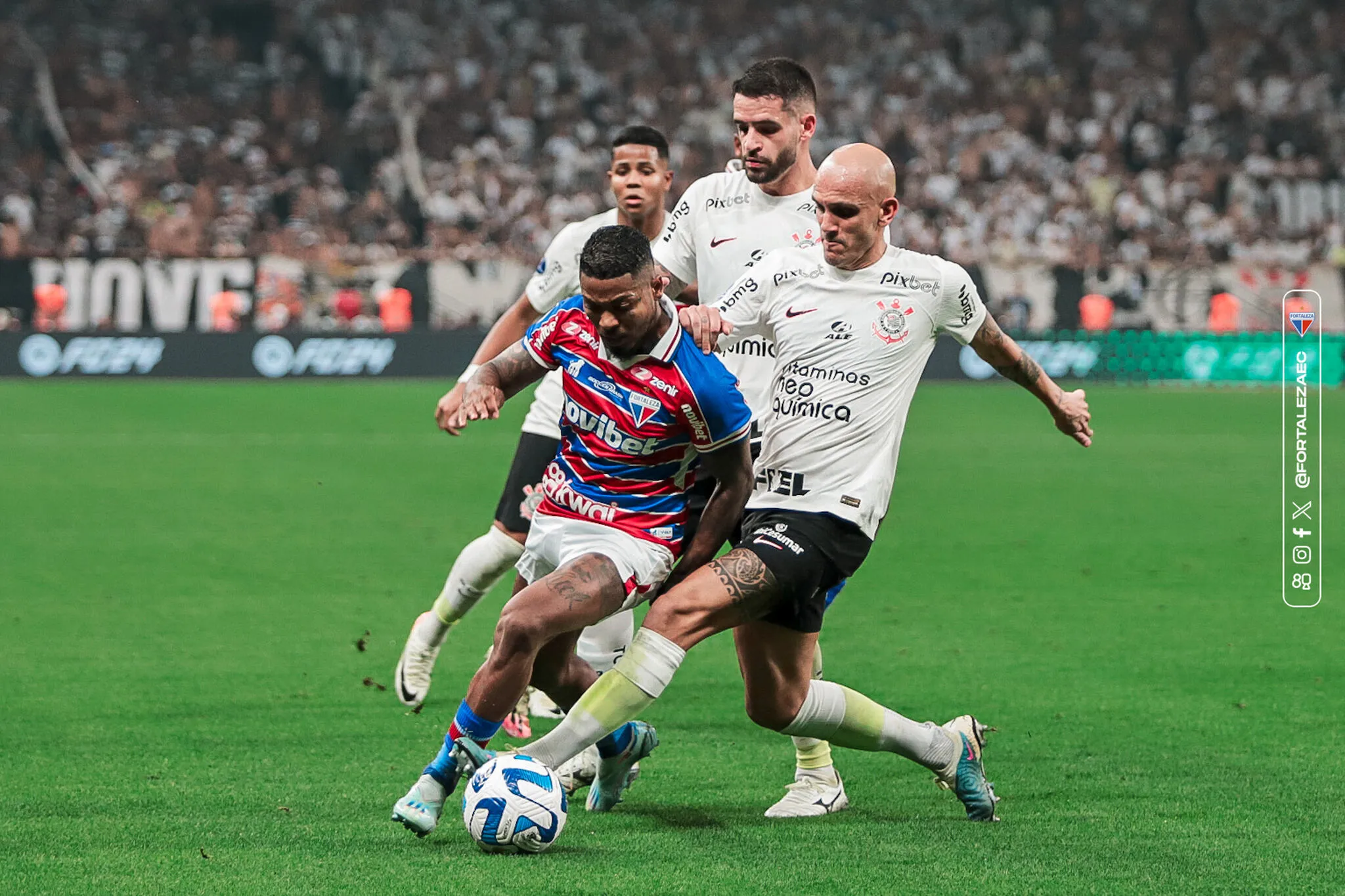 Marinho em ação contra o Corinthians