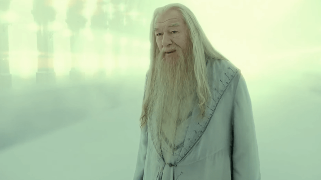 michael gambon caracterizado como Dumbledore