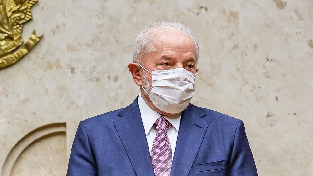presidente Lula de máscara