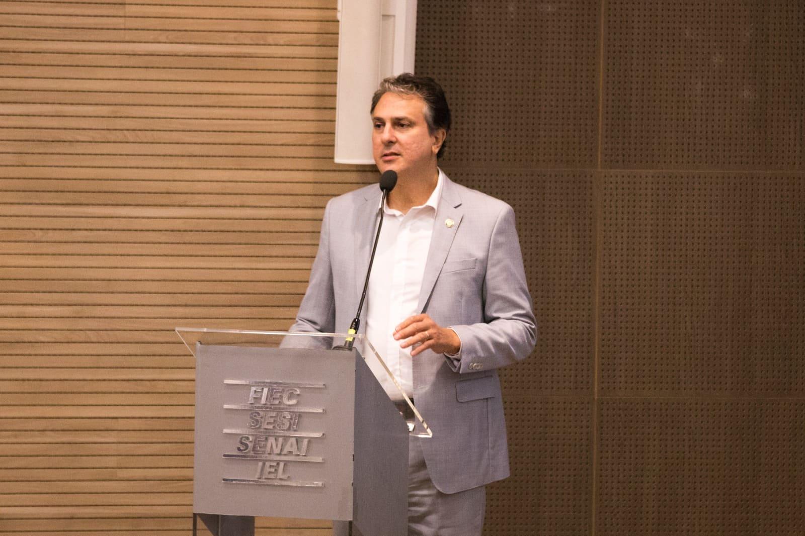 Foto de Camilo Santana na FIEC