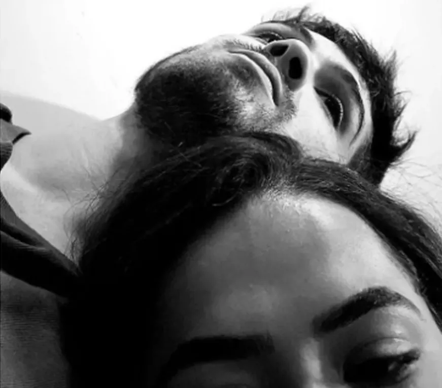 O registro carinhoso entre os dois foi compartilhado nessa sexta