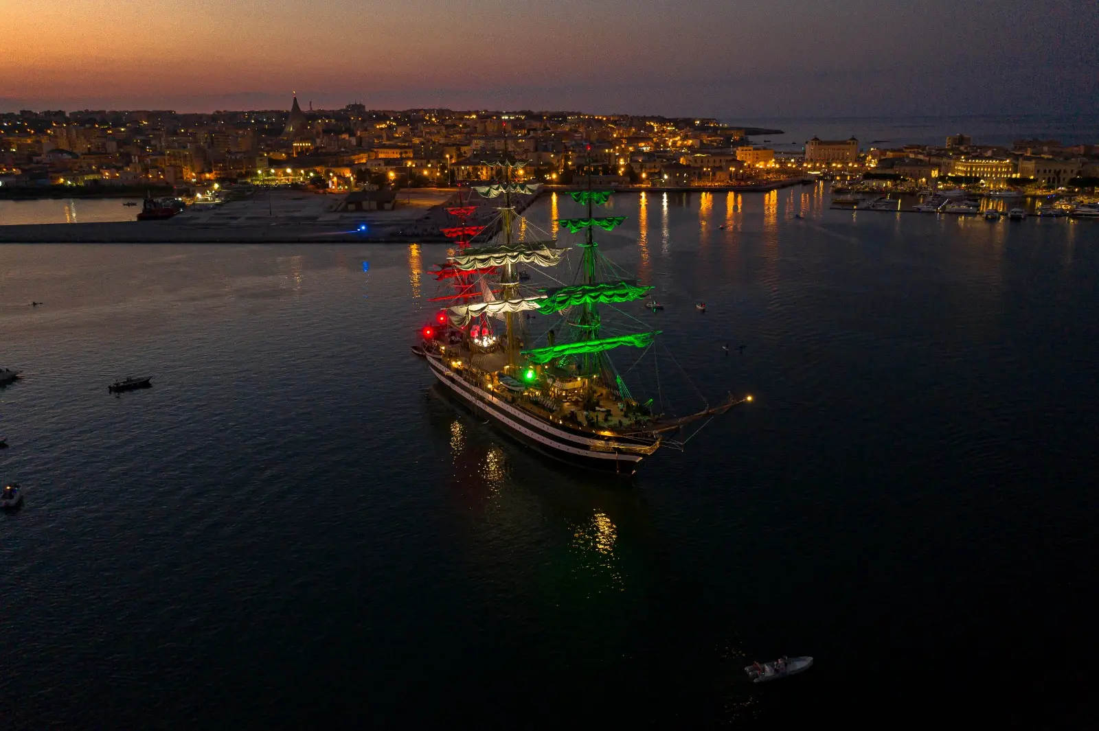 navio amerigo vespucci