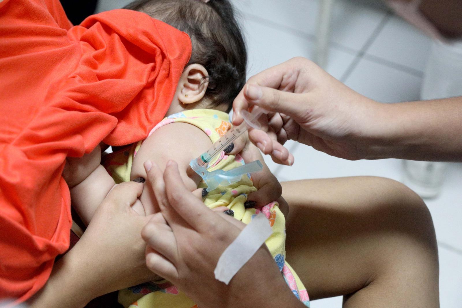 Vacinação de bebê em Fortaleza