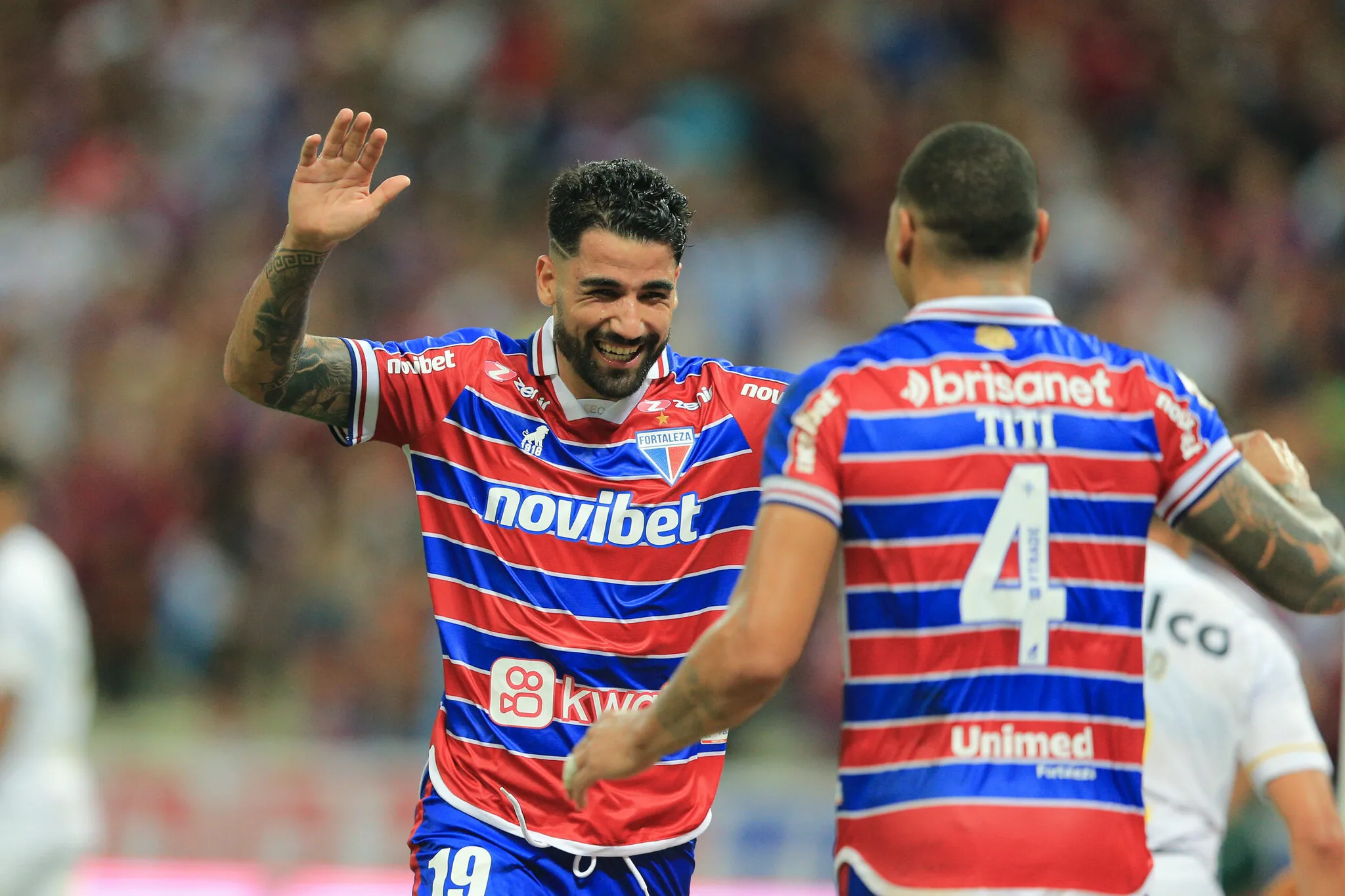 Brítez e Titi comemoram gol do Fortaleza