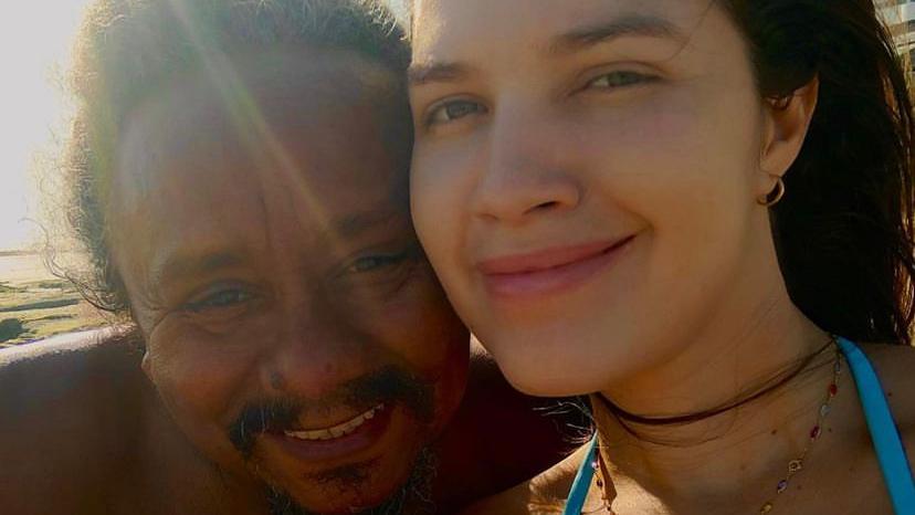 selfie de chico césar com a namorada Larissa Carvalho Furtado