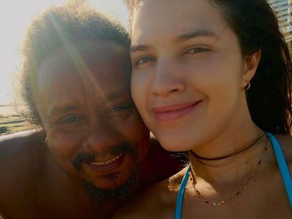 selfie de chico césar com a namorada Larissa Carvalho Furtado