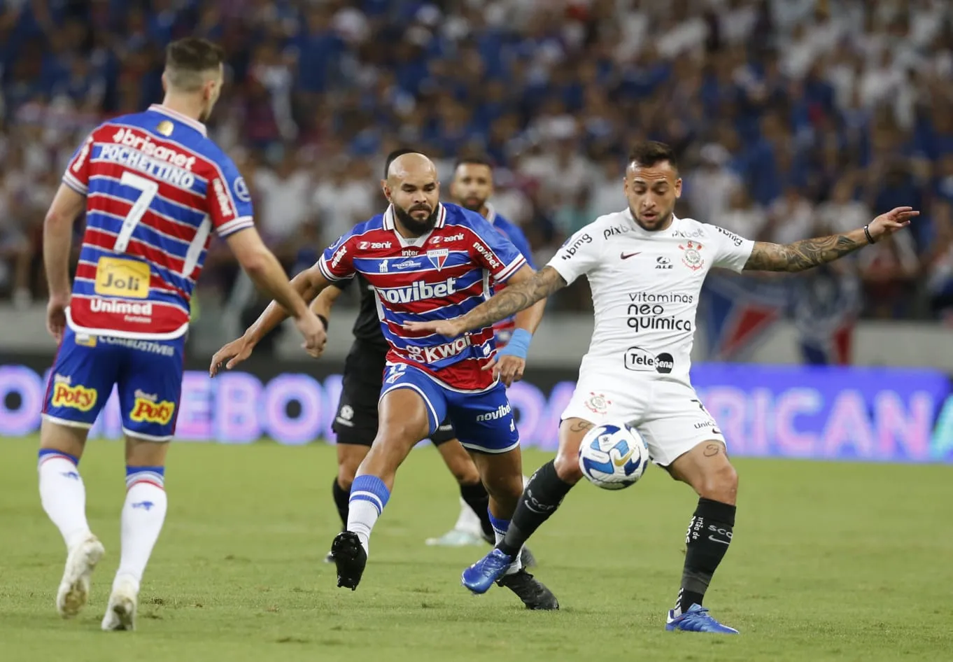 Fortaleza e Corinthians vão empatando em 0 a 0 no Castelão pela Sul-Americana