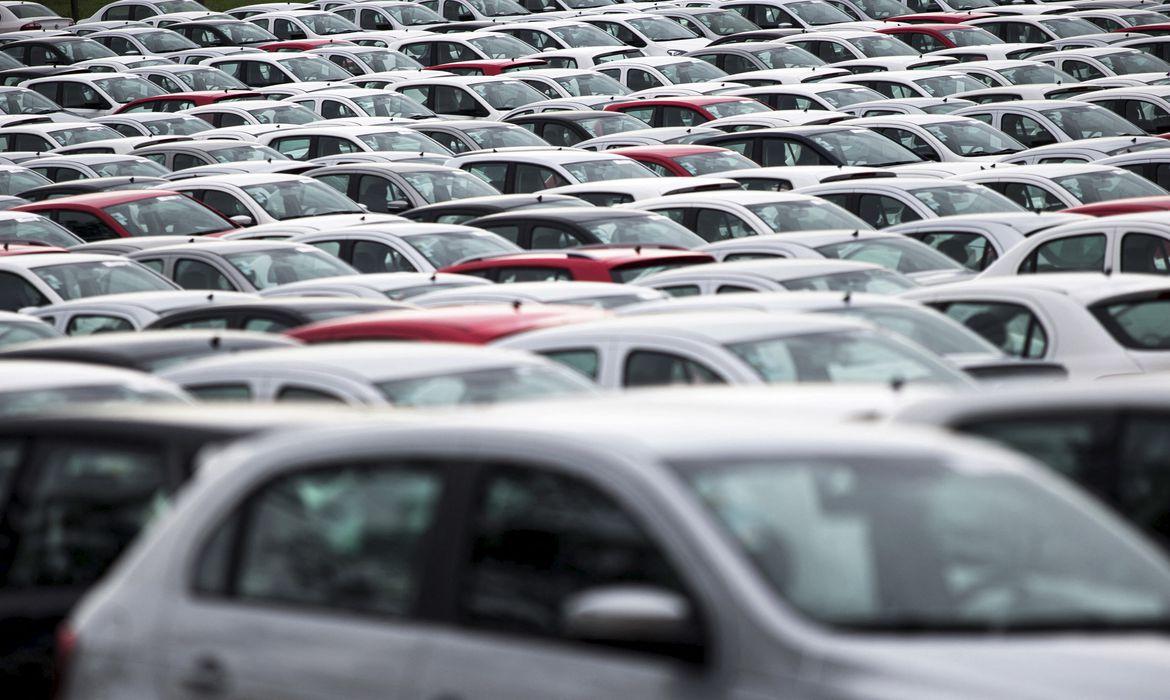 Vendas de carros seminovos crescem 33% na web; veja mais vendidos