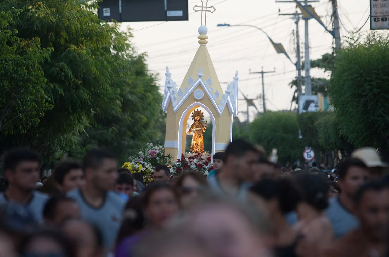 Milhares de devotos visitam a cidade de Canindé anualmente em homenagem ao santo