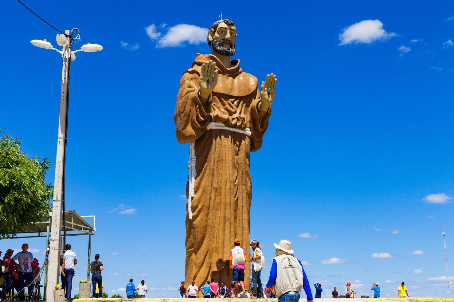 estátua de São Francisco de Assis em Canindé