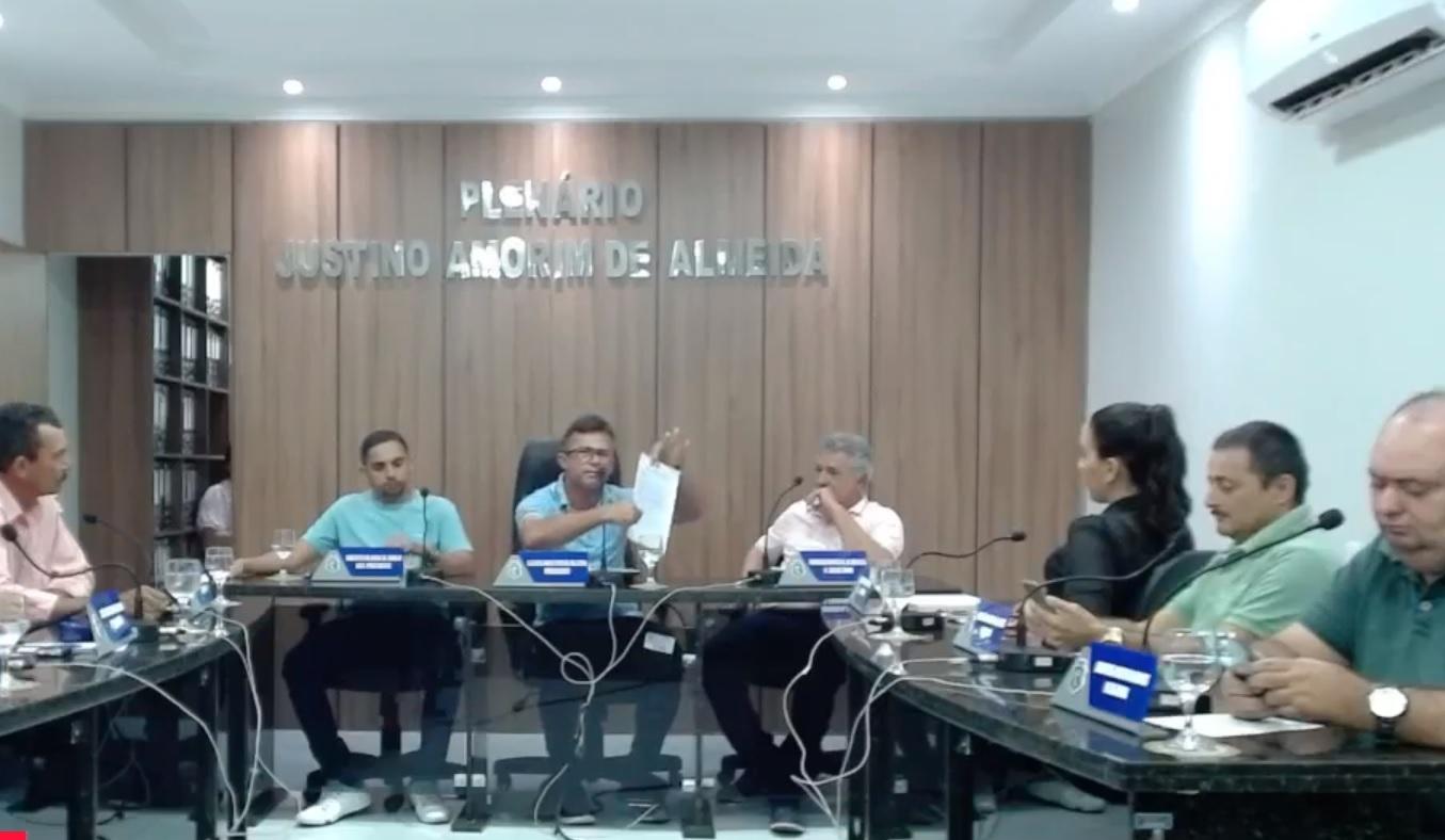 Presidente da Câmara atacou vereadora na sessão da última sexta-feira (29)