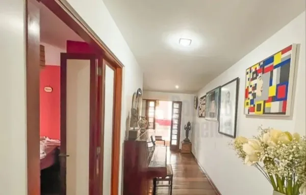 Corredor interno de apartamento de Vera Fischer