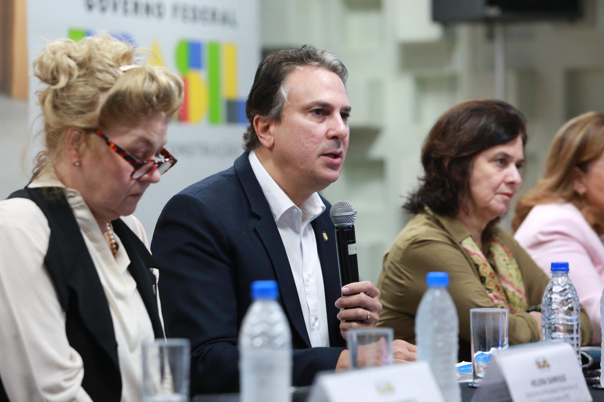 Coletiva para anúncio do novo edital para a obtenção de autorização de funcionamento de cursos de medicina no país com Camilo Santana e Nísia Trindade