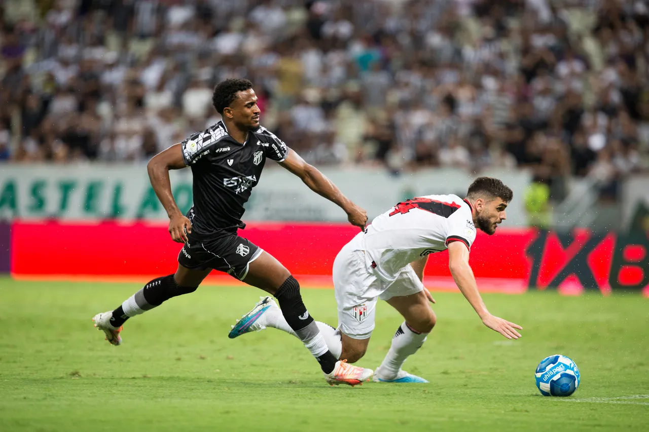 Saulo Mineiro em ação com a camisa do Ceará