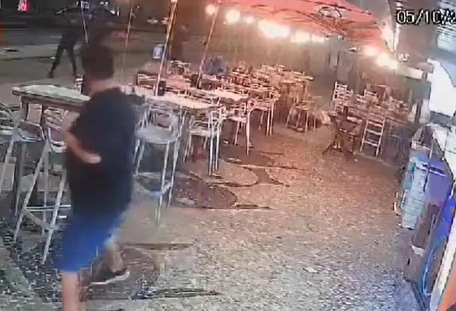 Quiosque onde médicos foram mortos