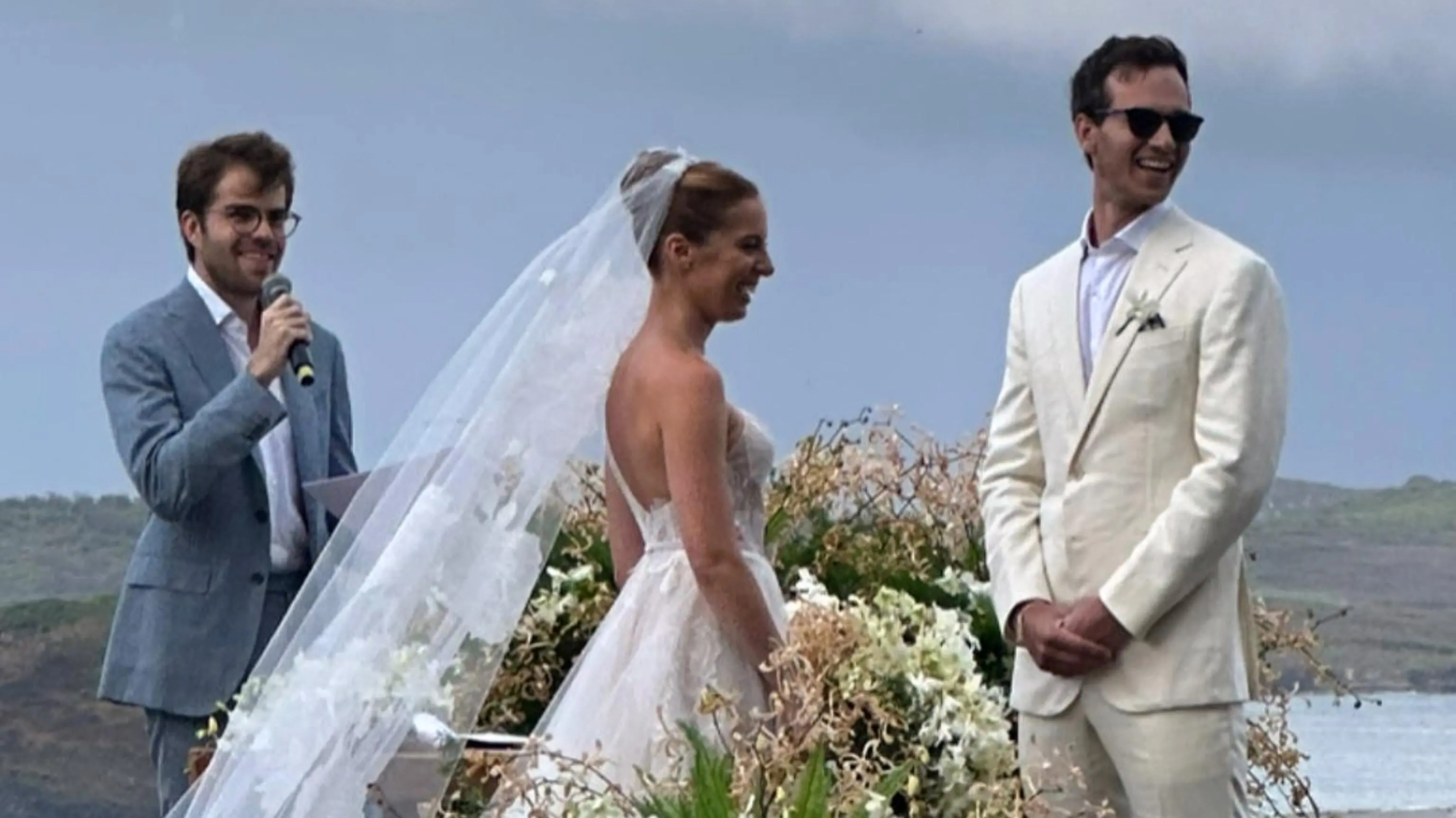 Henrique Dubegras e Laura Fiuza no altar