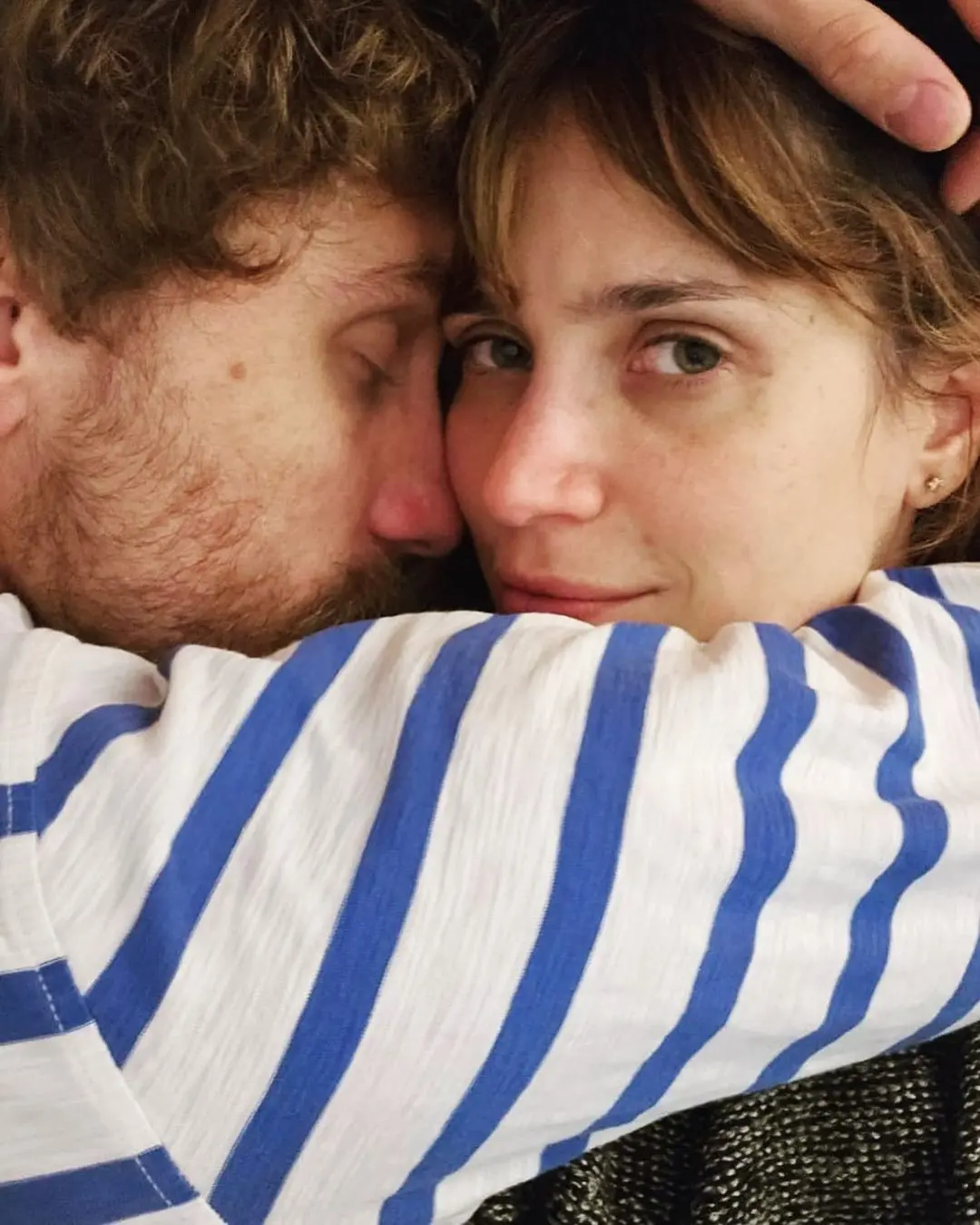 mel lisboa abraçada por andré hawk