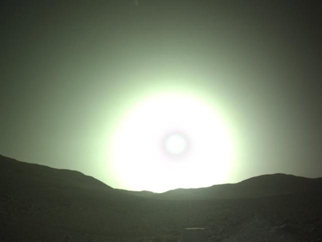 Imagem do céu de Marte em tom azulado