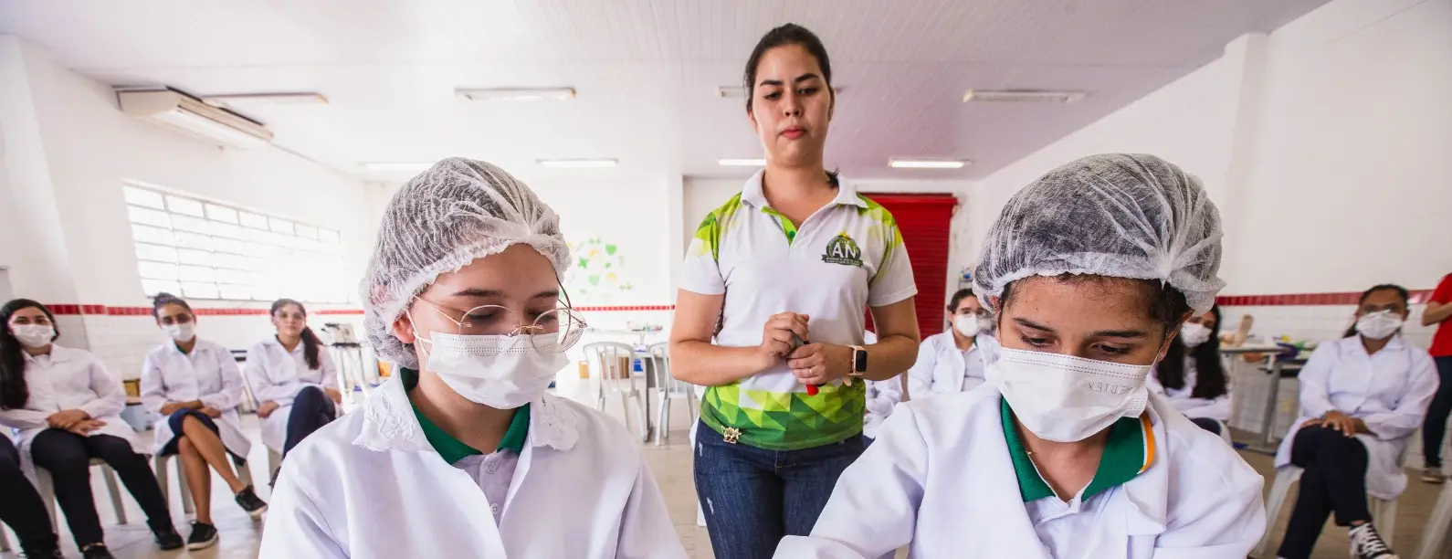 Aula do curso técnico de enfermagem em escola profissionalizante ceará