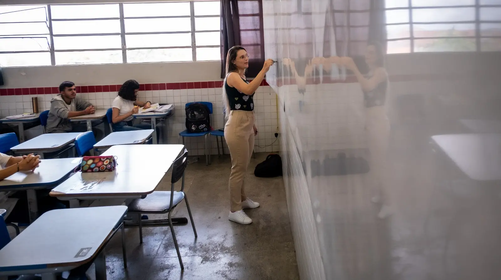 professora da rede pública do Ceará em sala de aula