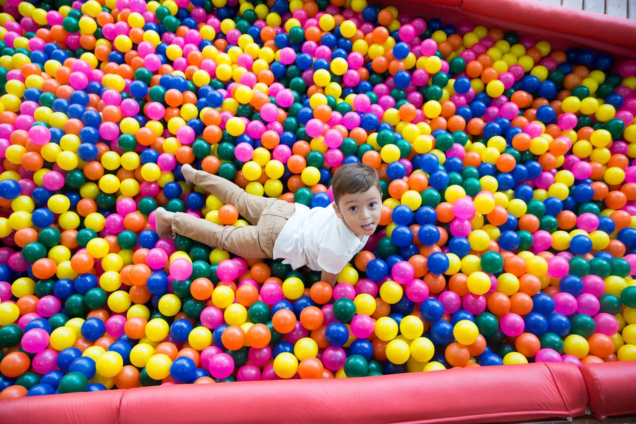 Espaço também tem atividades para os pequeninos; na foto, Adryel Gustavo, de 3 anos, em sua primeira visita ao complexo