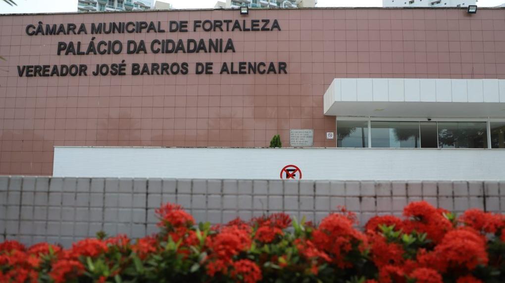 Foto da fachada da Câmara Municipal de Fortaleza