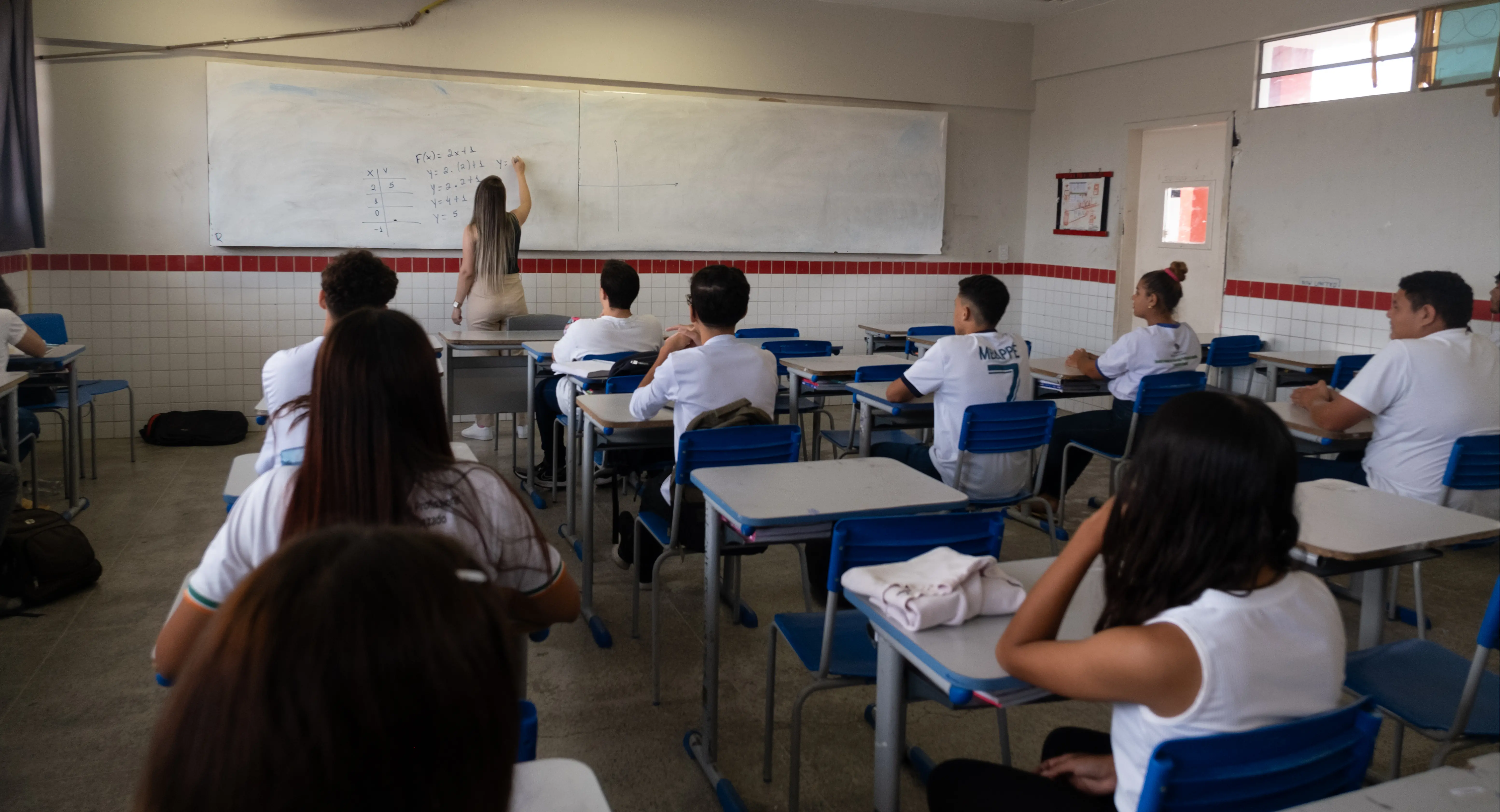 professora da rede pública do Ceará em sala de aula