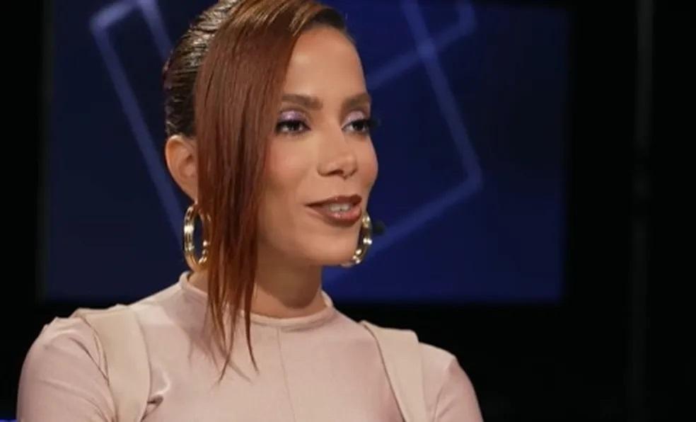 Anitta em entrevista ao programa “De Frente com a Blogueirinha”