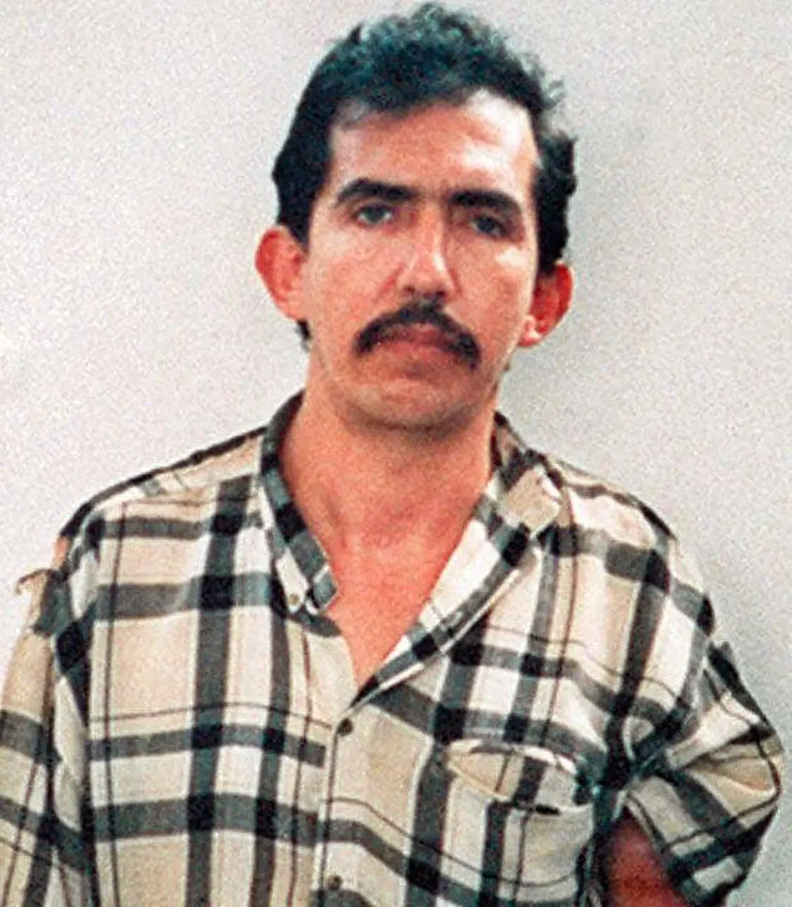 Esta foto de arquivo sem data mostra o assassino em massa colombiano condenado Luis Alfredo Garavito, que confessou ter matado mais de 140 crianças na Colômbia, incluindo quatro no Equador. Um tribunal colombiano condenou Garavito, em 26 de maio de 2000, a uma pena de 835 anos de prisão.