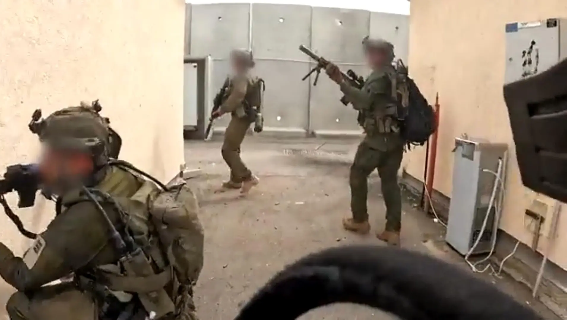 Soldados israelenses de unidade de elitedurante recuperação de posto militar