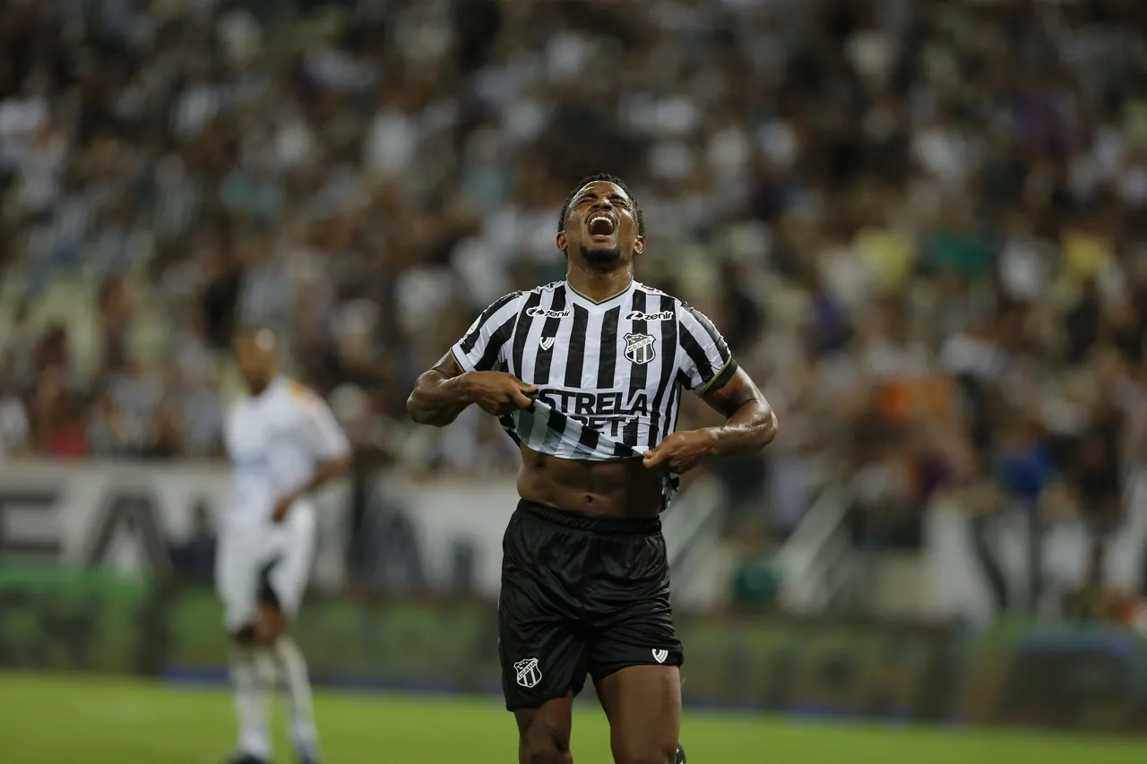 Saulo Mineiro com a camisa do Ceará