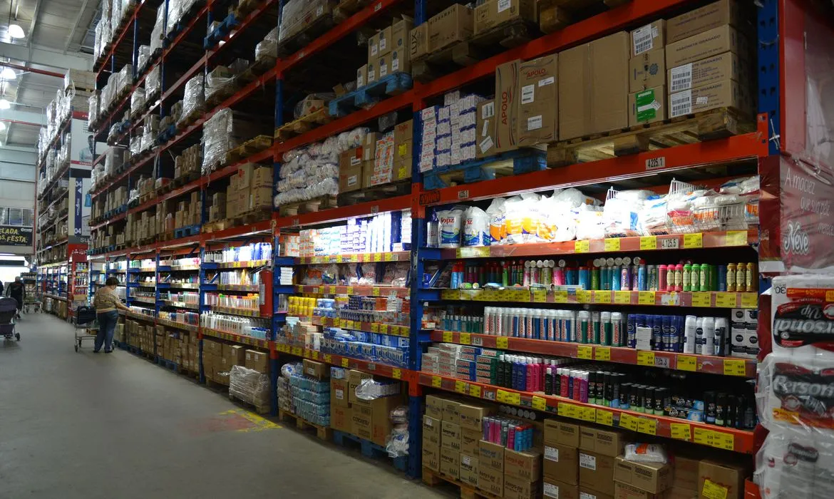 Preços no atacarejo são em média 10% menores que nos supermercados na Grande Fortaleza, segundo pesquisa do Infomarket