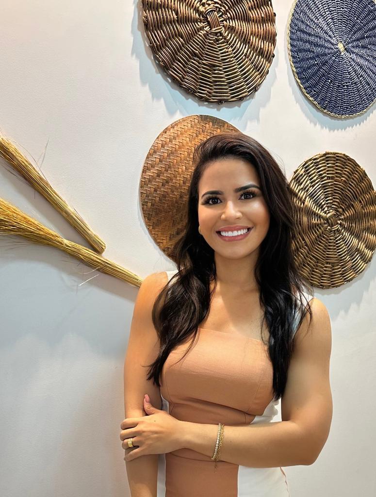 Mirian Lima é proprietária da clínica Mirian Lima, especialista em terapia capilar