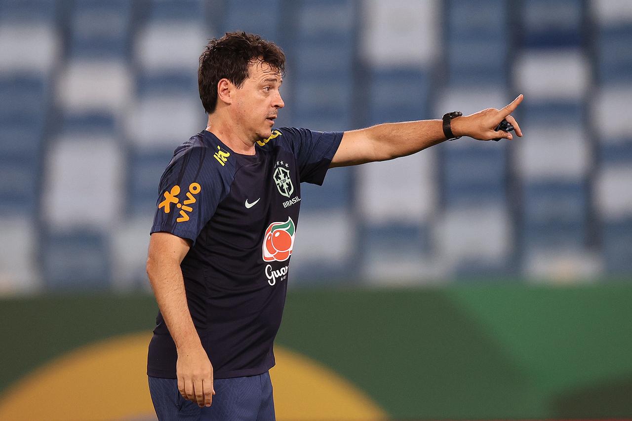 Diniz realiza 2ª convocação da seleção brasileira e surpreende com