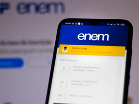 Celular mostrando a tela inicial do aplicativo Enem