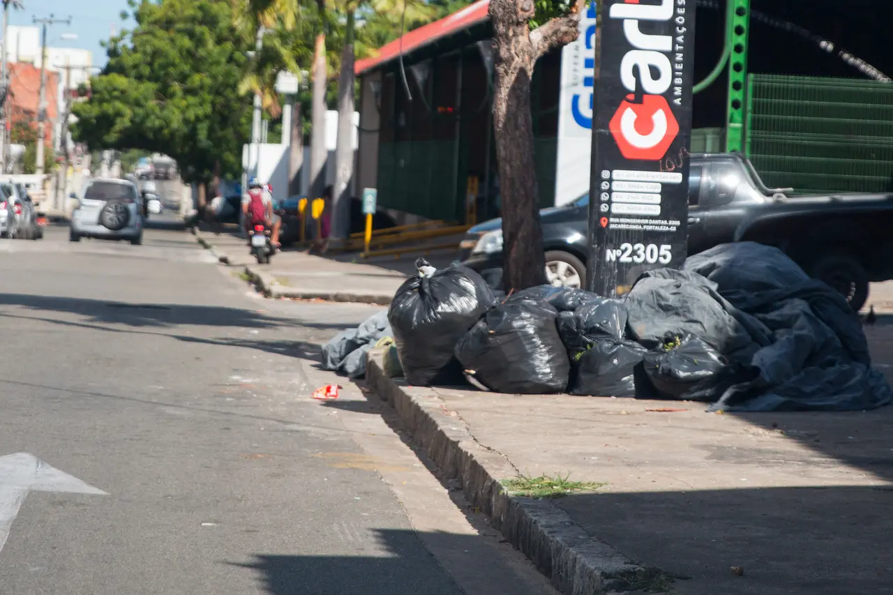 lixo na rua