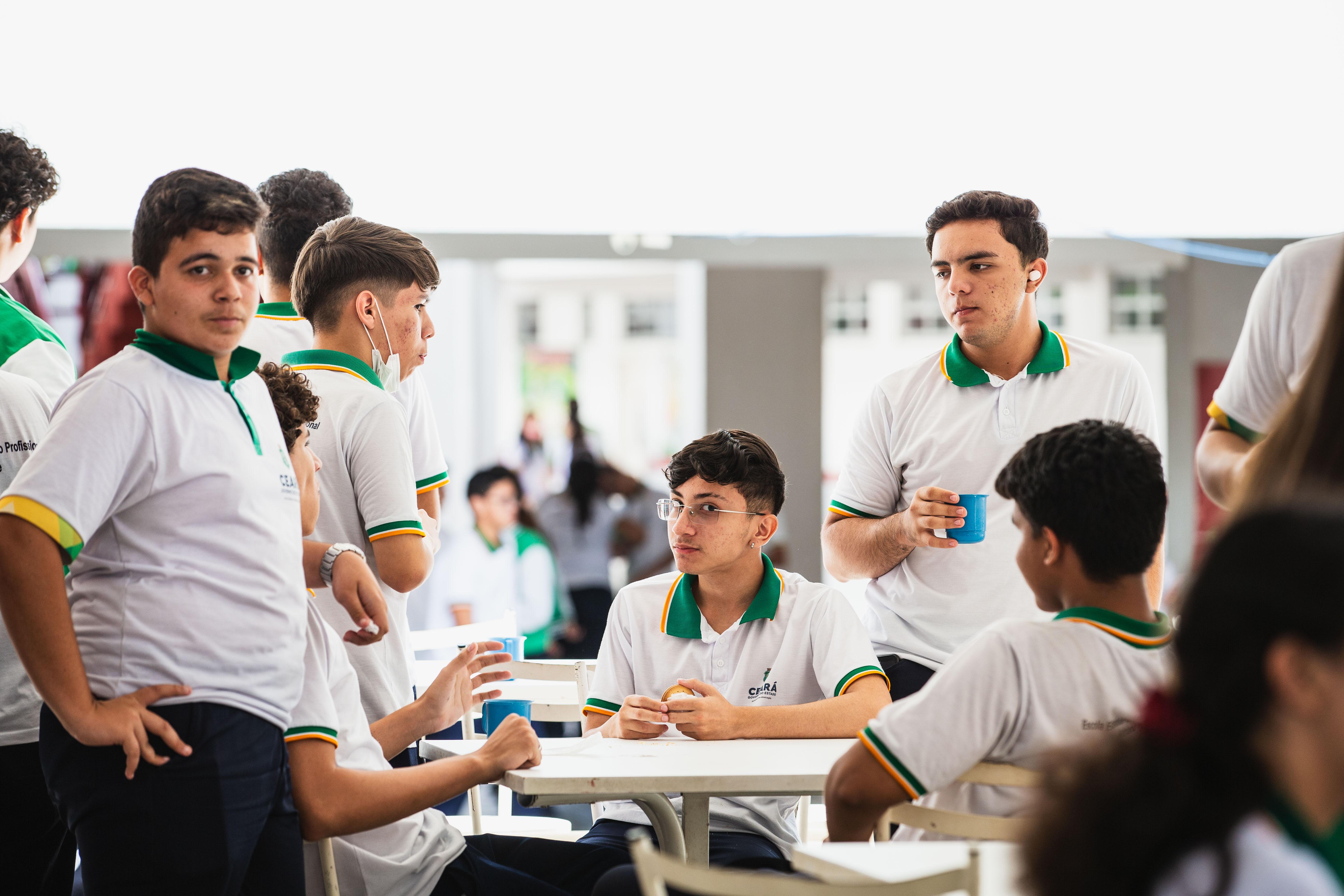 área interna de escola pública do ceará