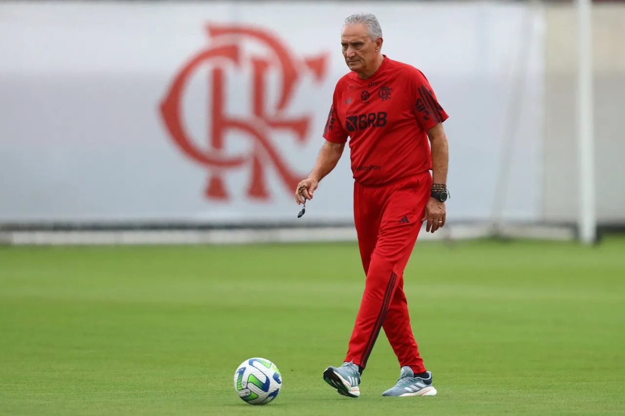 Tite já vem trabalhando com o elenco do Flamengo desde o início da Data-Fifa visando a estreia contra o Cruzeiro