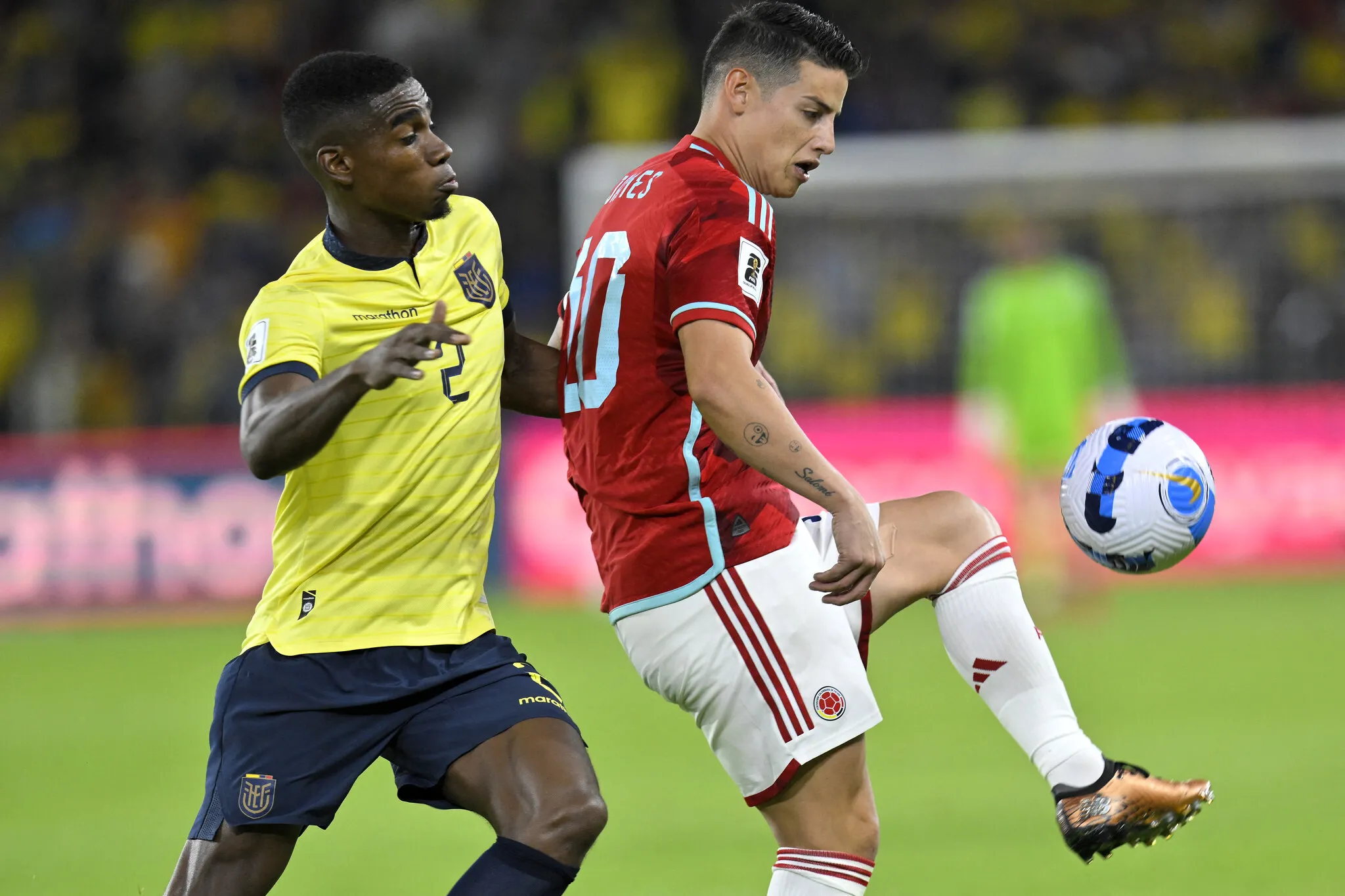 James Rodríguez sofreu forte marcação na partida.