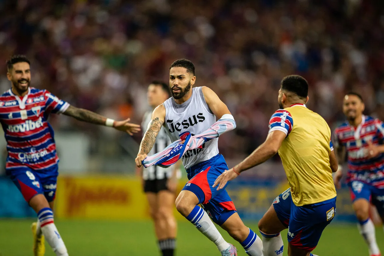 Calebe comemora gol do Fortaleza