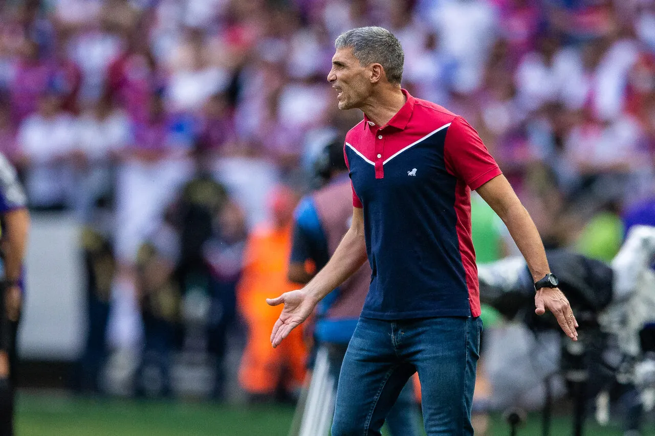 Vojvoda precisa fazer com que ataque do time tricolor funcione se quiser superar a defesa Cruzeirense