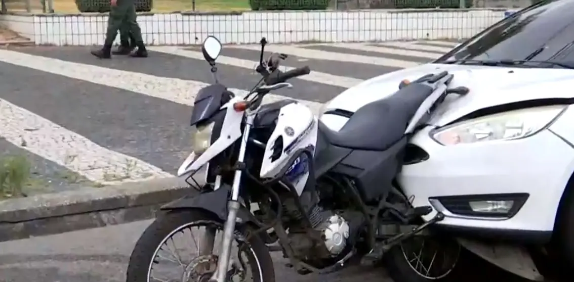 Motociclista e passageiro foram levaram para hospital da região