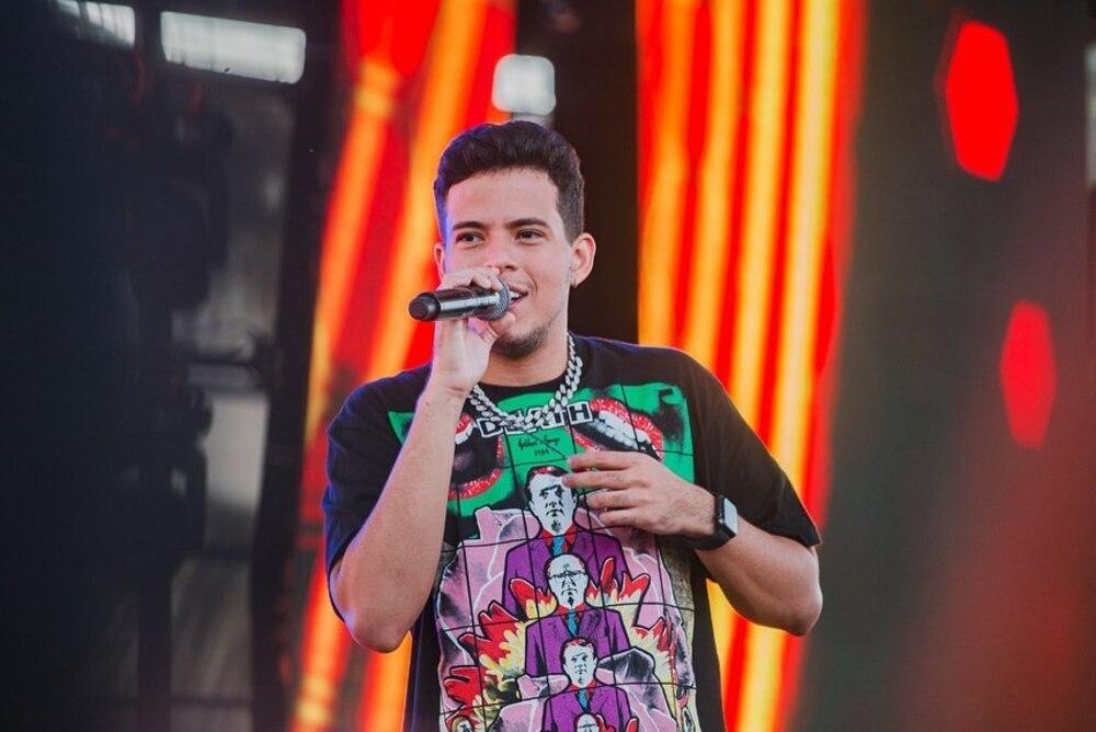 Cearense Felipe Amorim em show