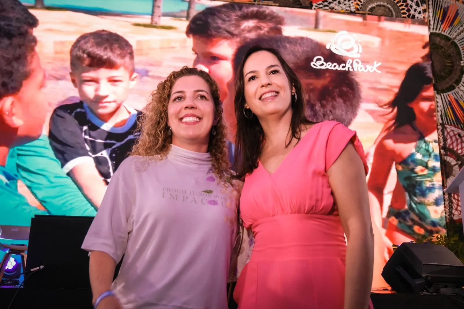 Ticiana Rolim, empreendedora social e CEO da Somos Um, e Lia Freitas, primeira-dama do Estado do Ceará